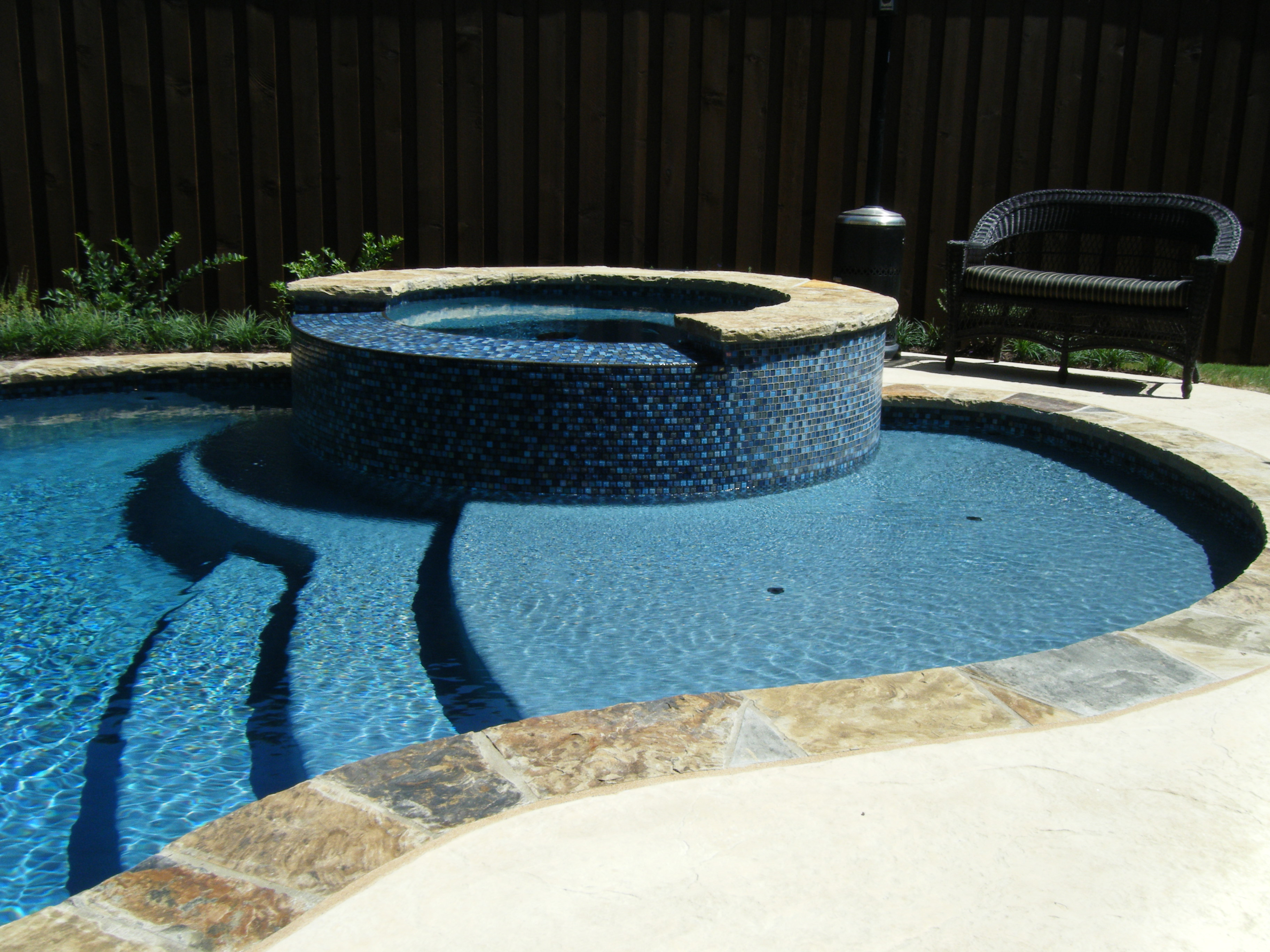 A pool with a blue and black color scheme